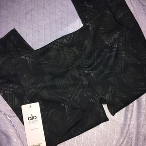 Black Alo Capri Yoga leggings